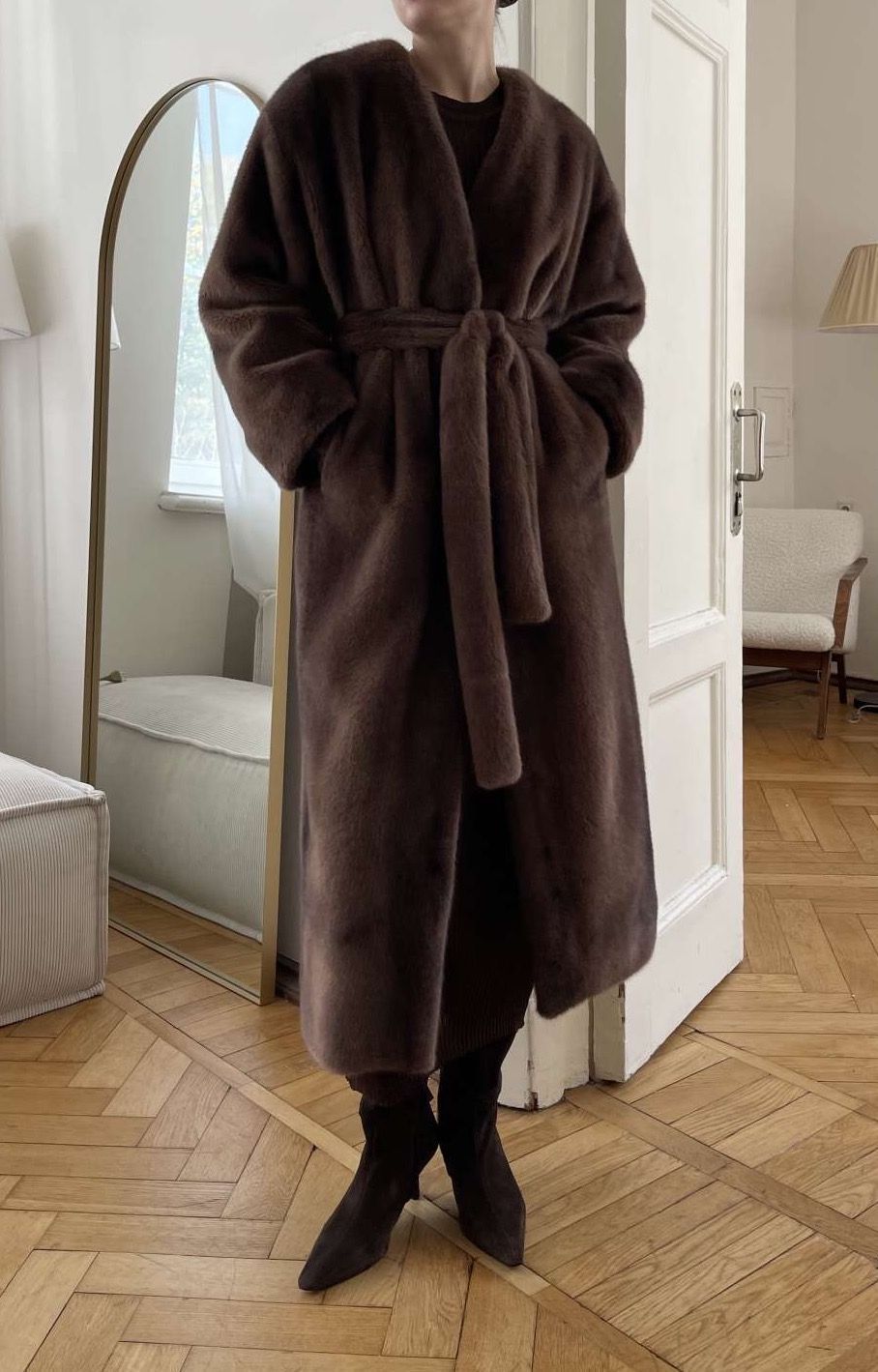 Коричневый