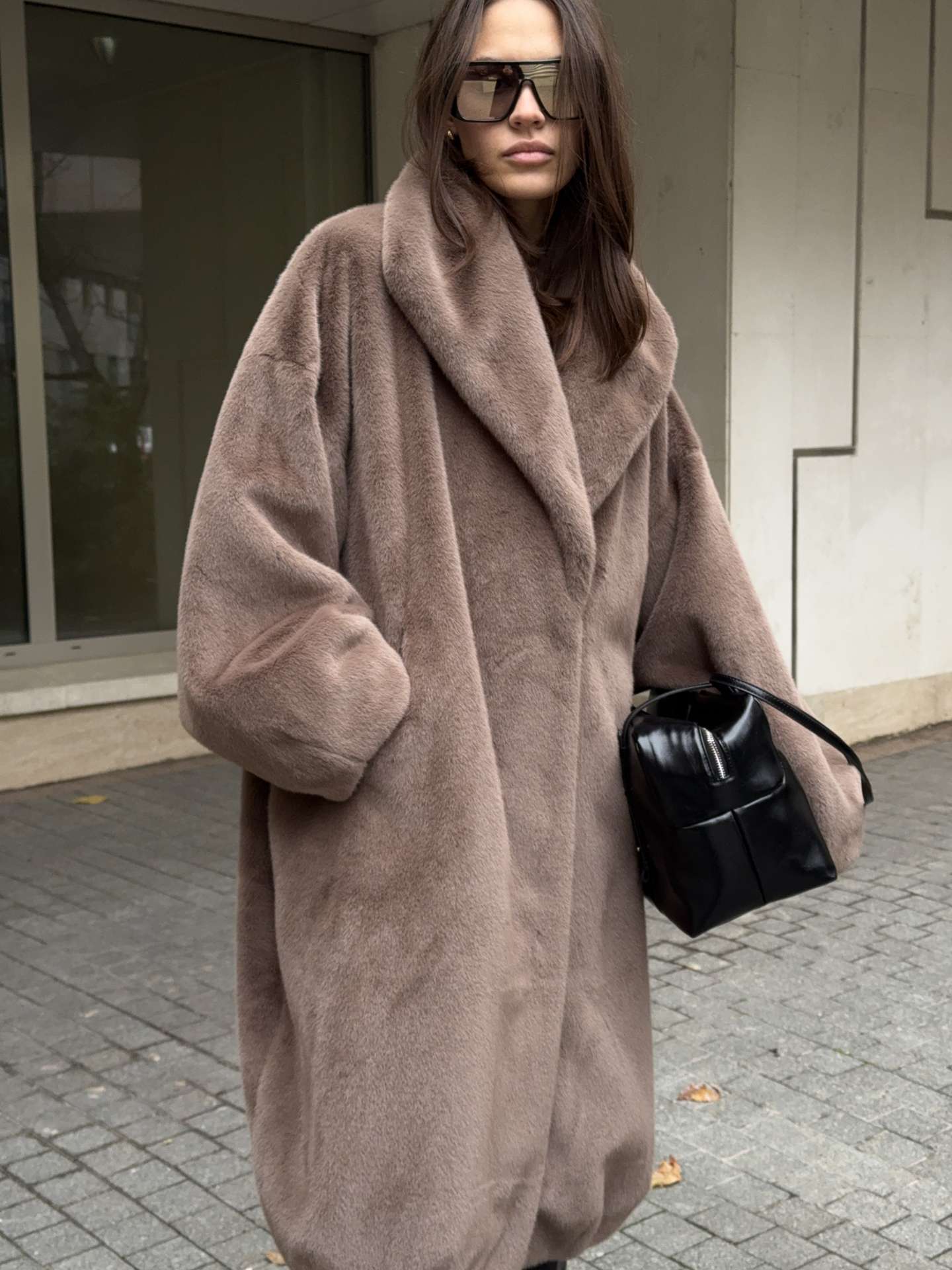 Коричневый